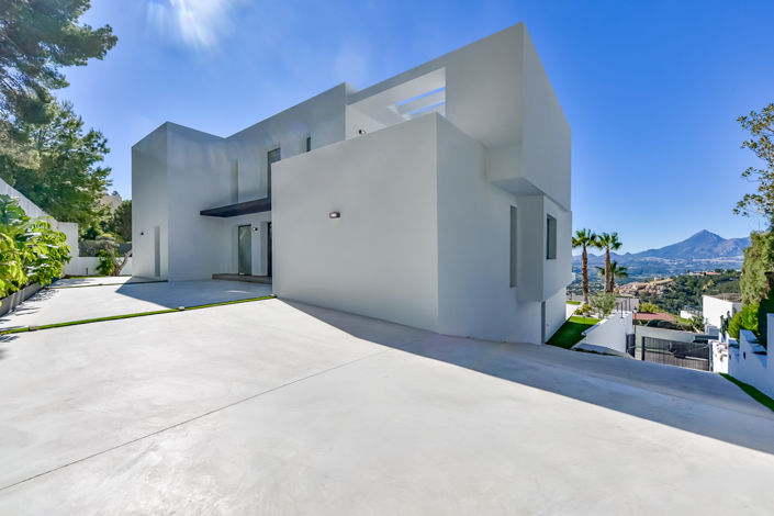Image No.8-5 Bed Villa for sale