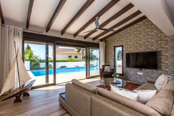 Image No.3-4 Bed Villa for sale
