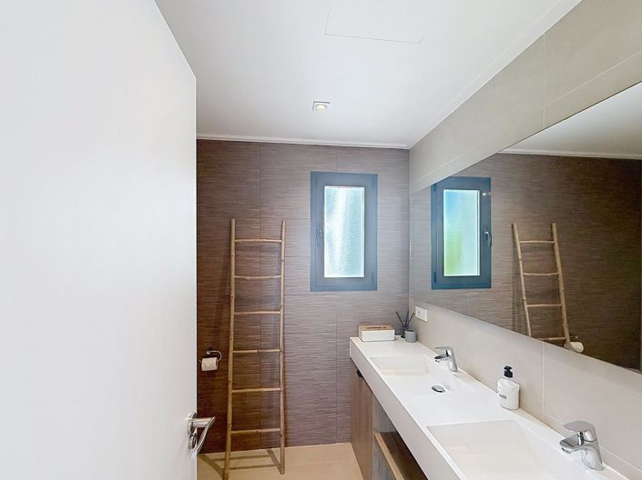 Image No.22-5 Bed Villa for sale