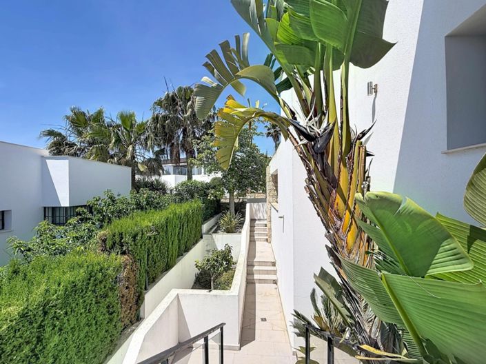 Image No.40-5 Bed Villa for sale