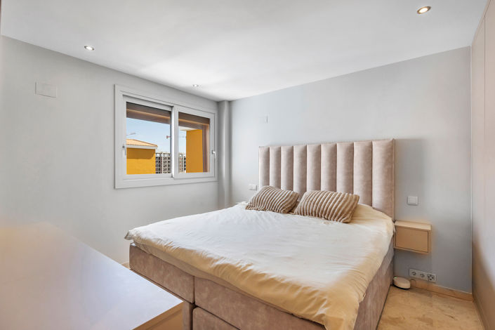 Image No.14-3 Bed Apartment for sale