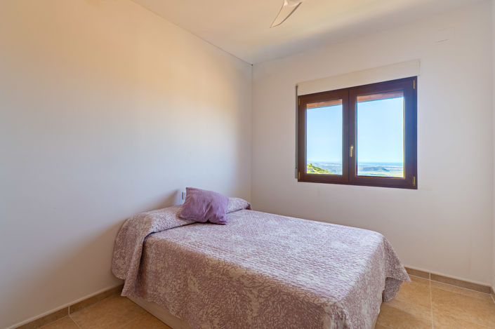 Image No.14-3 Bed Apartment for sale