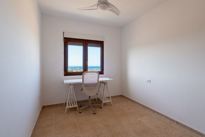 Image No.18-3 Bed Apartment for sale
