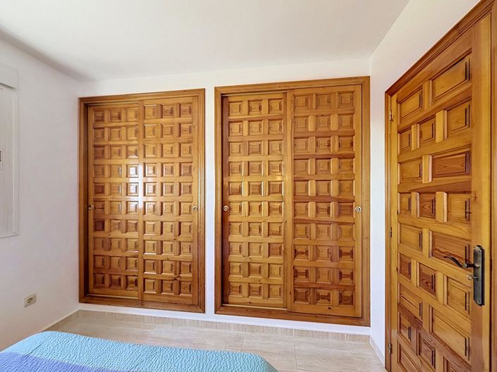 Image No.24-3 Bed Apartment for sale