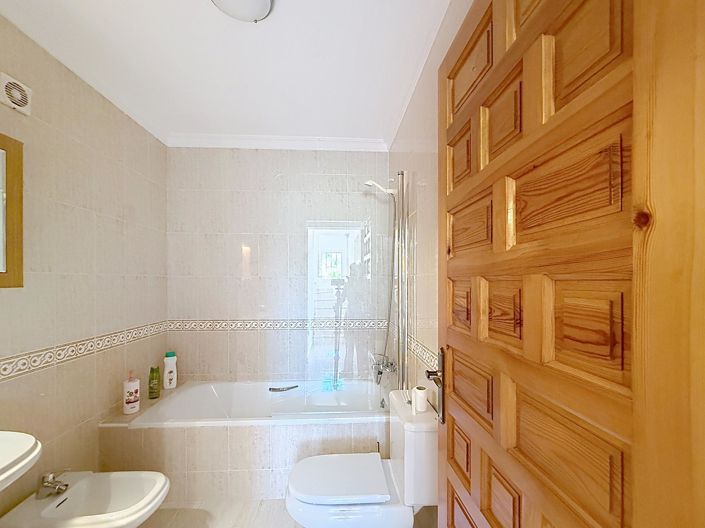 Image No.40-3 Bed Apartment for sale