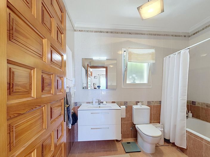 Image No.20-4 Bed Villa for sale