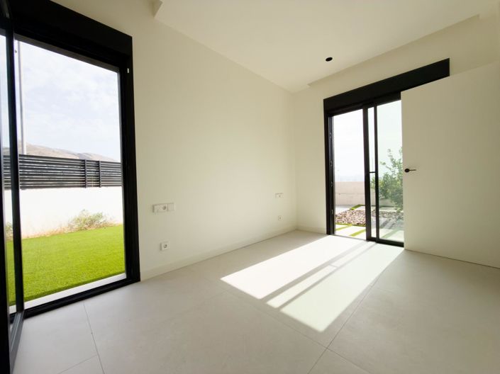 Image No.42-4 Bed Villa for sale