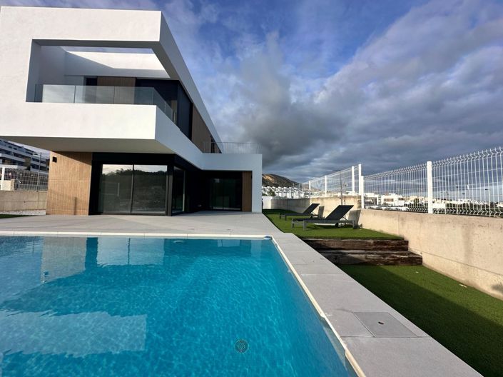 Image No.9-4 Bed Villa for sale