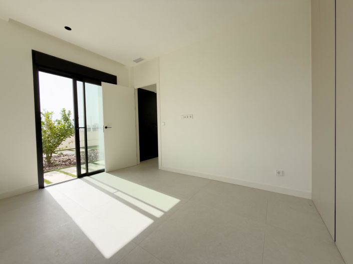 Image No.35-3 Bed Villa for sale