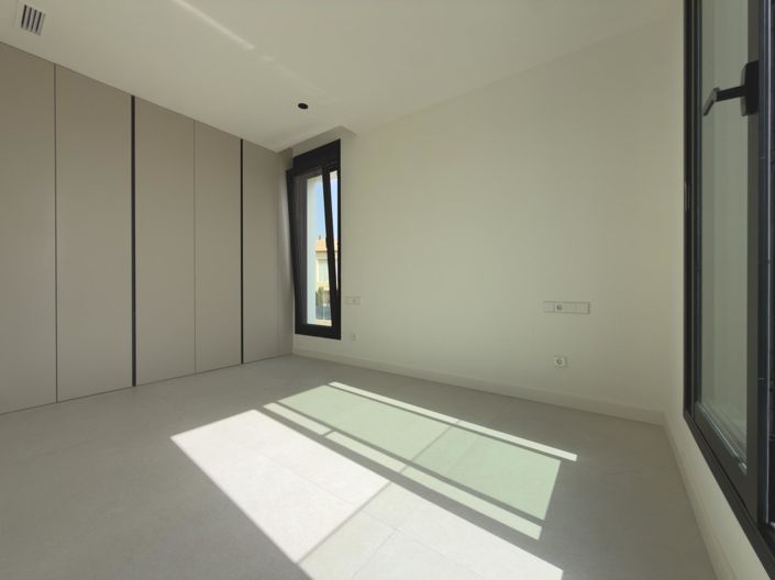 Image No.42-3 Bed Villa for sale