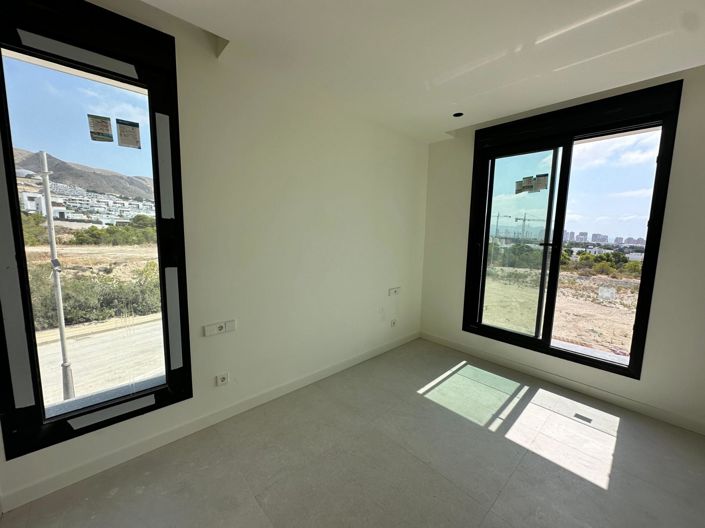 Image No.9-3 Bed Villa for sale