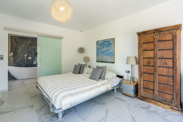 Image No.48-5 Bed Villa for sale