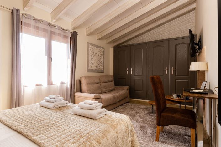 Image No.2-Commercial de 8 chambres à vendre à Jalon