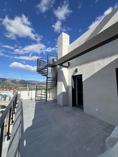 Image No.30-3 Bed Townhouse for sale