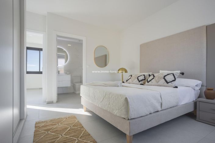 Image No.12-3 Bed Property for sale