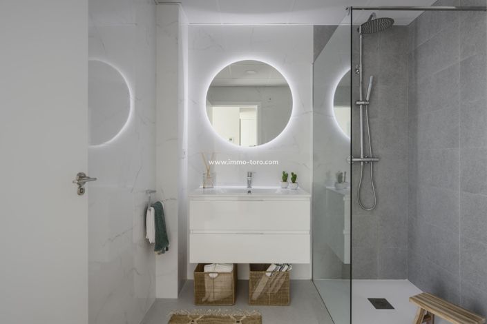 Image No.14-3 Bed Property for sale