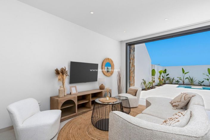 Image No.12-3 Bed Property for sale