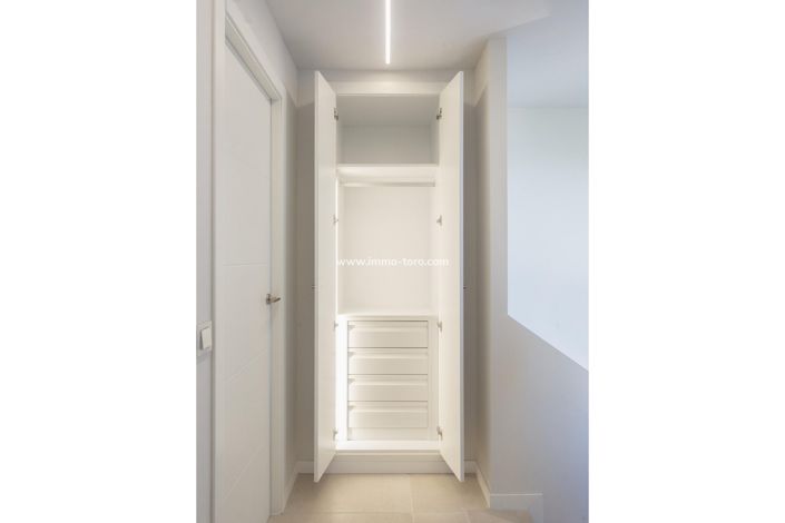 Image No.20-3 Bed Apartment for sale