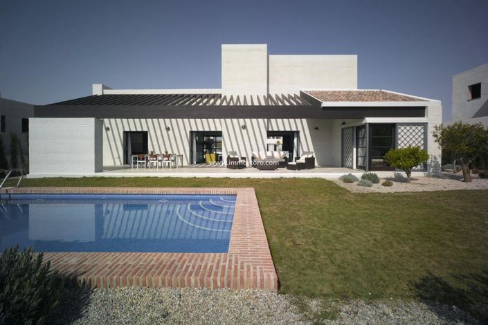 Image No.2-3 Bed Villa for sale