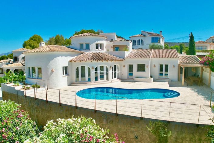 Image No.1-6 Bed Villa for sale