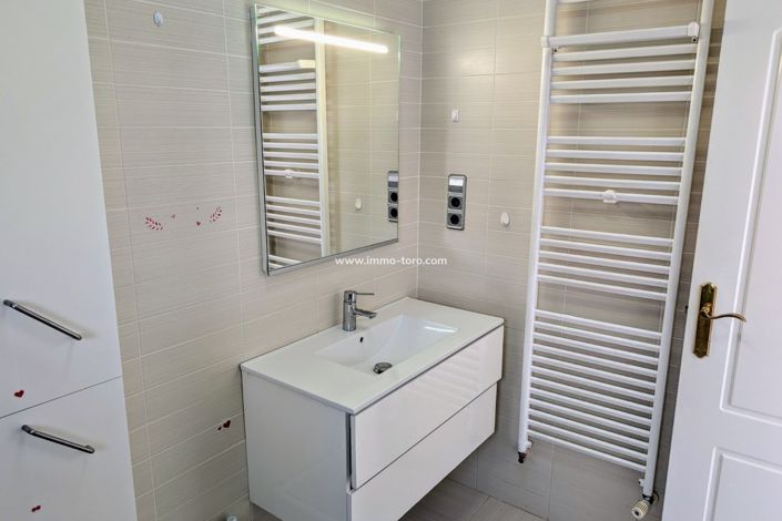 Image No.20-3 Bed Property for sale