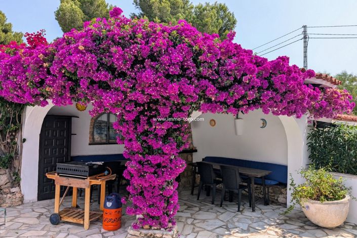 Image No.26-3 Bed Property for sale