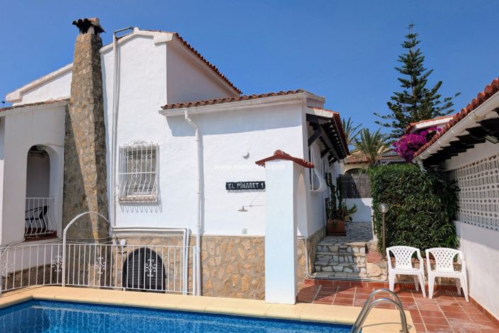 Image No.29-3 Bed Property for sale