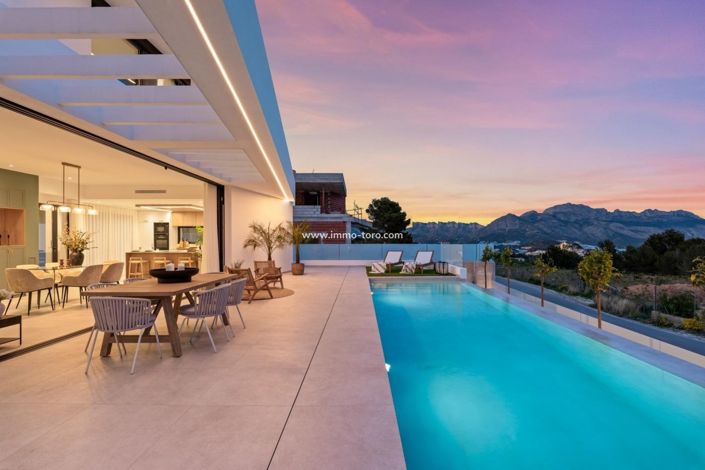 Image No.3-4 Bed Villa for sale