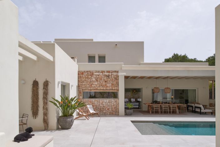 Image No.1-5 Bed Villa for sale