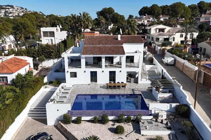 Image No.1-4 Bed Villa for sale