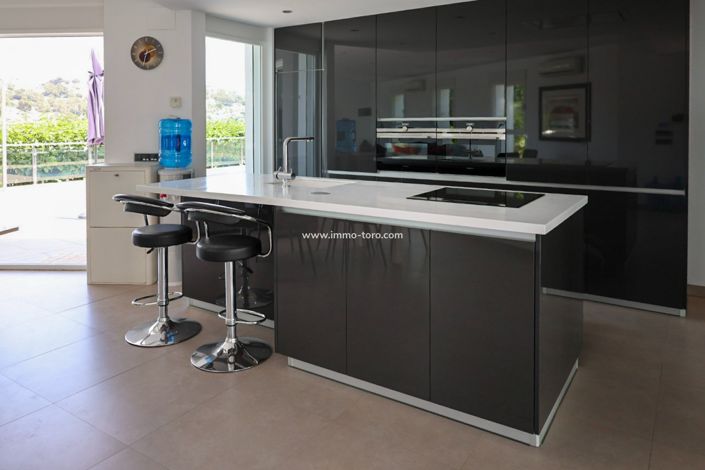 Image No.3-5 Bed Villa for sale