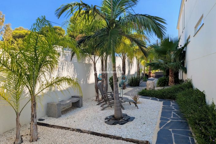 Image No.47-Villa for sale