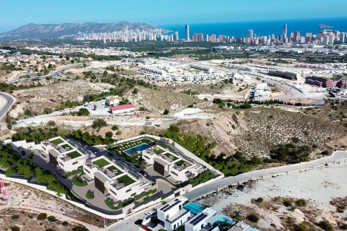 Image No.11-3 Bed Property for sale