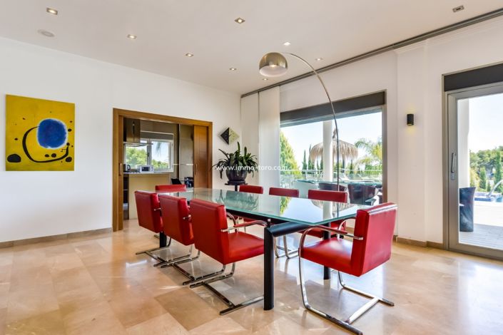 Image No.12-5 Bed Villa for sale