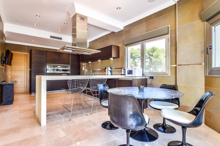 Image No.17-5 Bed Villa for sale