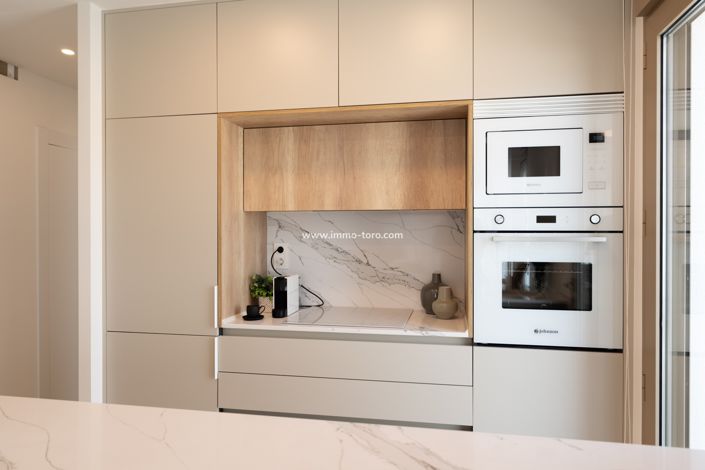 Image No.13-3 Bed Property for sale