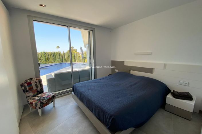 Image No.18-4 Bed Villa for sale