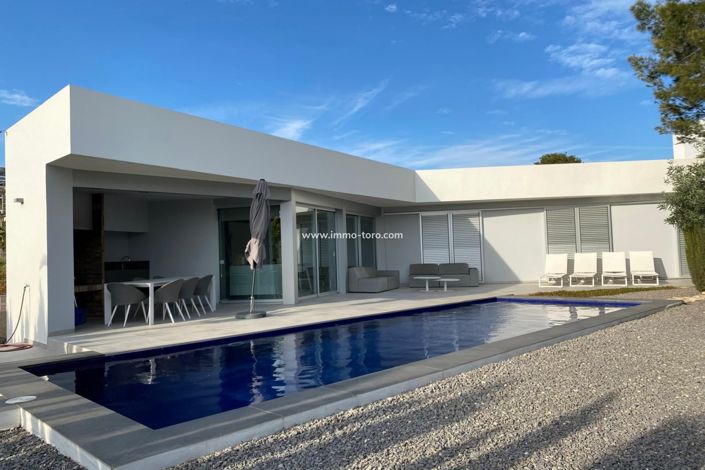 Image No.2-4 Bed Villa for sale