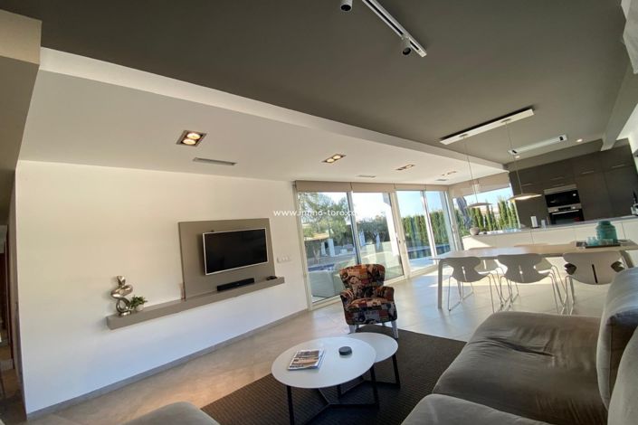 Image No.4-4 Bed Villa for sale