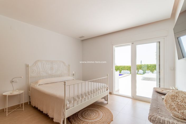 Image No.20-3 Bed Villa for sale