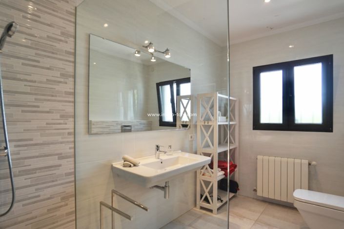 Image No.32-3 Bed Villa for sale