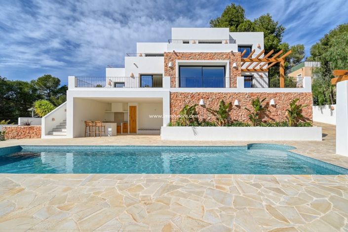 Image No.2-4 Bed Villa for sale
