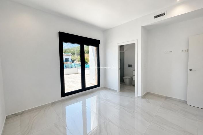 Image No.18-3 Bed Villa for sale