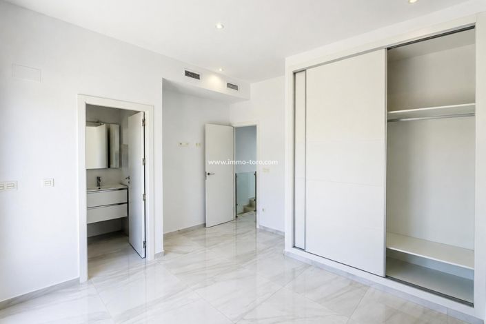 Image No.19-3 Bed Villa for sale