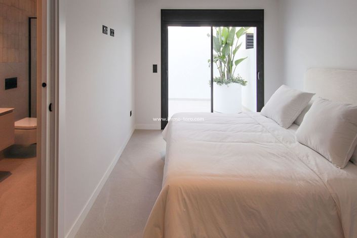 Image No.40-5 Bed Villa for sale