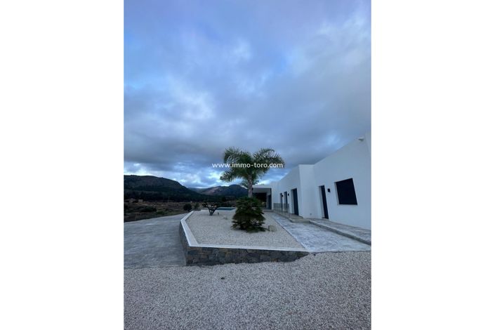 Image No.29-3 Bed Villa for sale