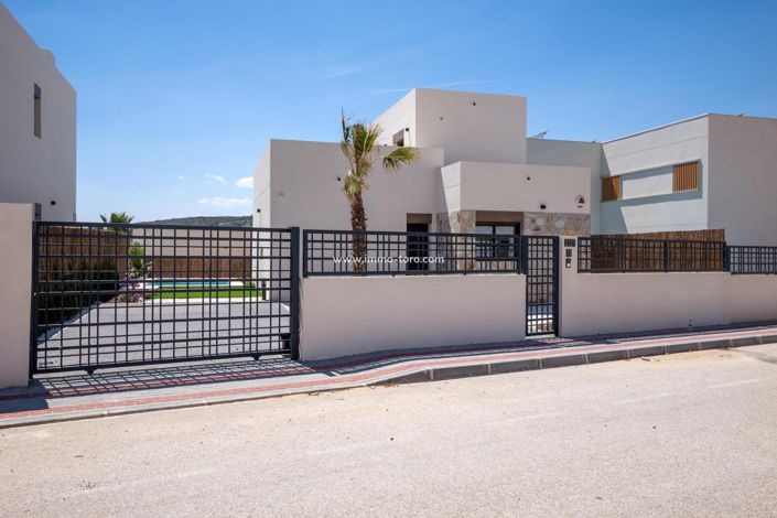 Image No.17-3 Bed Villa for sale