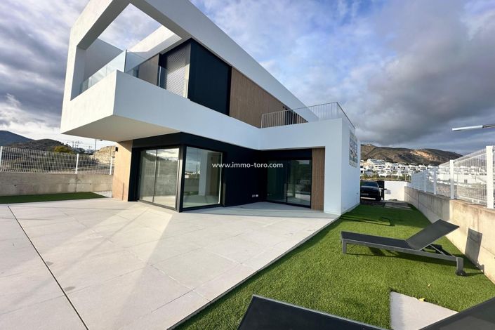 Image No.4-3 Bed Villa for sale