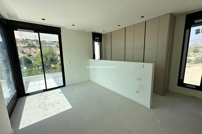 Image No.8-3 Bed Villa for sale