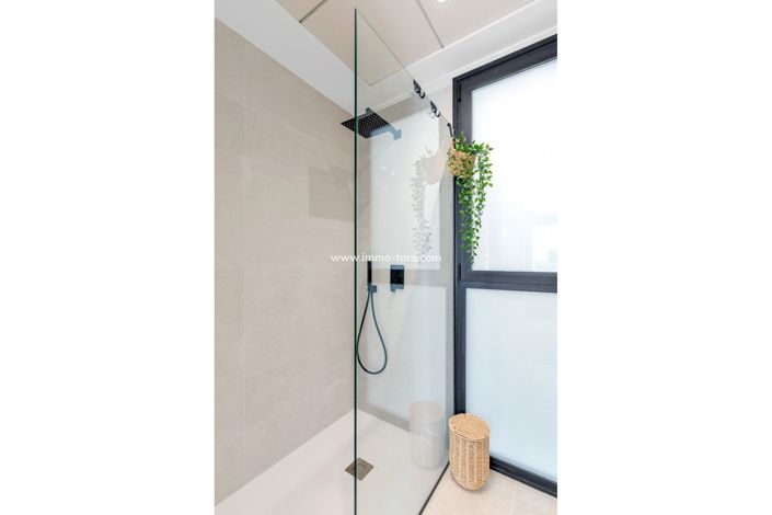 Image No.25-3 Bed Property for sale